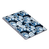 Blauwe, witte bloemen op een zwarte achtergrond. notitieboek (Rechterzijde)