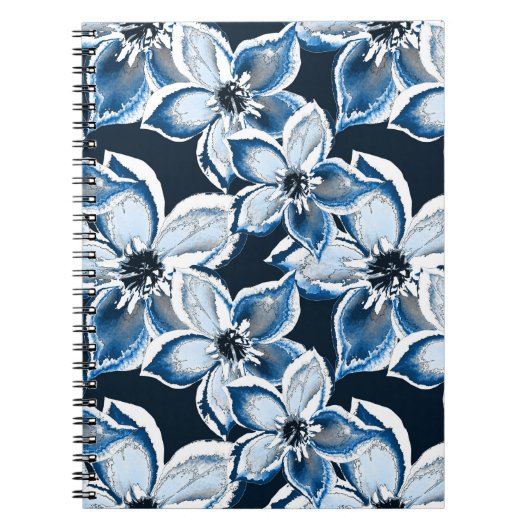 Blauwe, witte bloemen op een zwarte achtergrond. notitieboek (Voorkant)