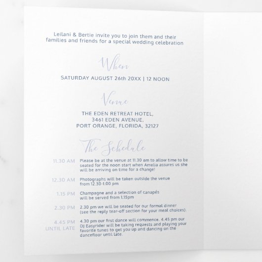 Blauwe witte kleine bruiloft helemaal in één drieluik uitnodiging (Binnenzijde eerst)