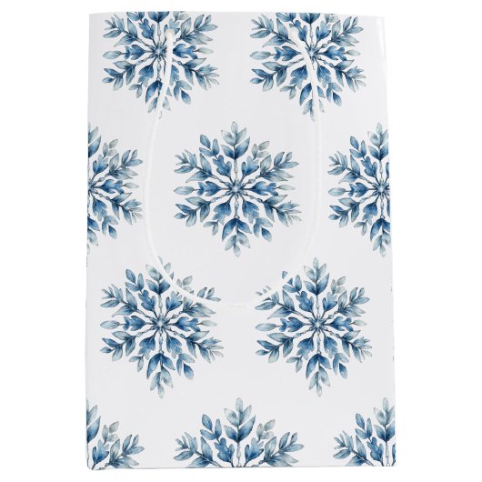 Blauwe witte wintersneeuwvlokken medium cadeauzakje (Voorkant)