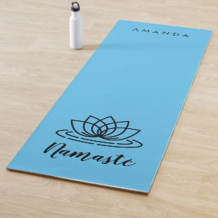 Blauwe yogamat met lotus voor docent of instructeu