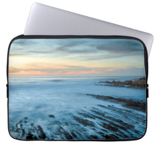 Blauwe zee bij zonsondergang, Californië Laptop Sleeve