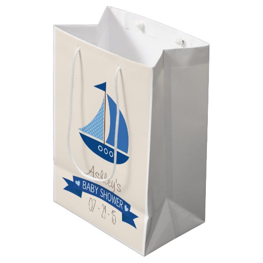 Blauwe zeilboot, nautisch Baby shower Medium Cadeauzakje (Voorkant Gekanteld)