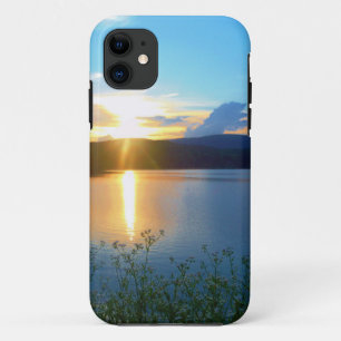 Blauwe zonsondergang op het meer iPhone 11 hoesje
