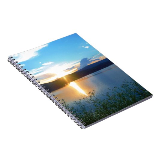 Blauwe zonsondergang op het meer notitieboek (Rechterzijde)