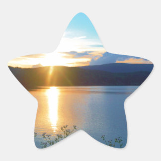 Blauwe zonsondergang op het meer ster sticker