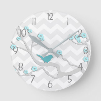 Blauwgroen Aqua Gray Bird op Branch Nursery Wall C Ronde Klok