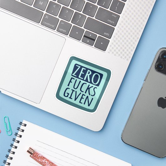 Blauwgroen Blue Zero F*s gegeven Sticker (Laptop met iPhone)
