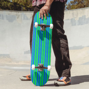 Blauwgroen stijlvolle strepenpatroonontwerp skateboard