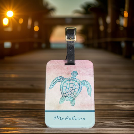 Blauwgroen Tribal Turtle op Pastel Sunset Waterver Bagagelabel