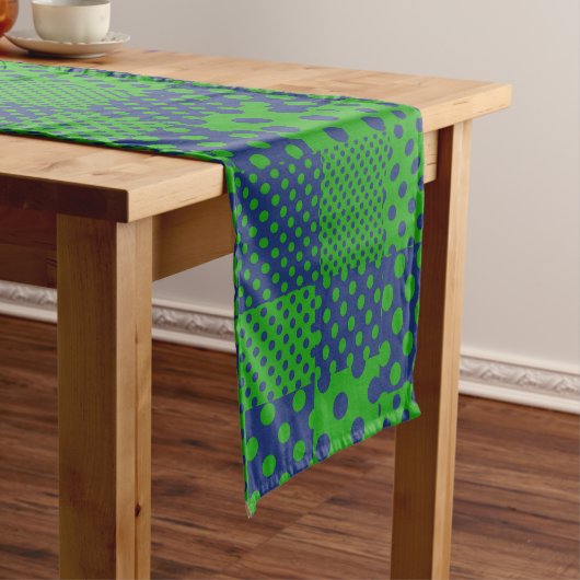 Blauwgroene Stippen Patchwork Korte Tafelloper (Voorbeeld)