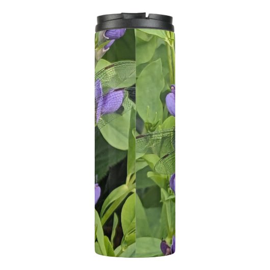 Blauwogige darner libel op bloem thermosbeker (Achterkant)