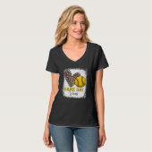 Bleached Softball Game Day Vibes Softball Mom Moth T-shirt (Voorkant volledig)