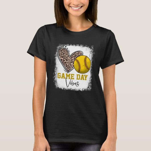 Bleached Softball Game Day Vibes Softball Mom Moth T-shirt (Voorkant)