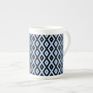 Bleek blauw en zwart diamantpatroon porselein kop