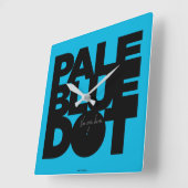 Bleek blauw vierkante klok (Hoek)