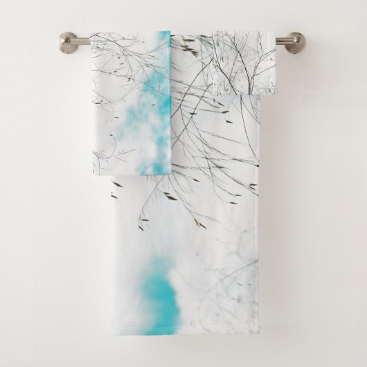 Bleek deegblad Light Blue Turquoise Tree Brunches  Bad Handdoek (Insitu)