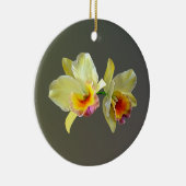 Bleek Geel Cattleya Orchids Keramisch Ornament (Rechts)