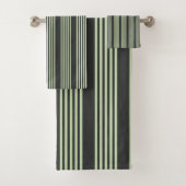 Bleek groen en houtskool vijf strepen patroon bad handdoek (Insitu)