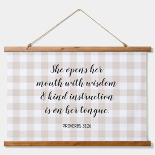 Bleekbeige Gingham-kalligrafie Bijbelvers Tekst Hangend Wandkleed