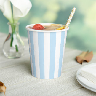 Bleekblauw en witte streep papieren bekers