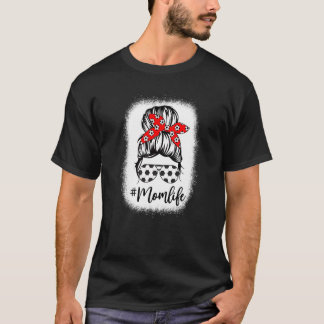 Bleekte Messy Bun Hair die Zonnebrillen draagt T-shirt