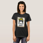 Bleekte Softball Auntie Messy Bun Game Day Moeder T-shirt (Voorkant volledig)