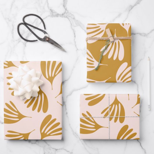Bleke Blush en Mosterd Wisp Leaves Eigentijds Inpakpapier Vel (Voorkant)