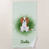 Blenheim Cavalier King Charles Spaniel Op Groen Strandlaken (Voorkant)