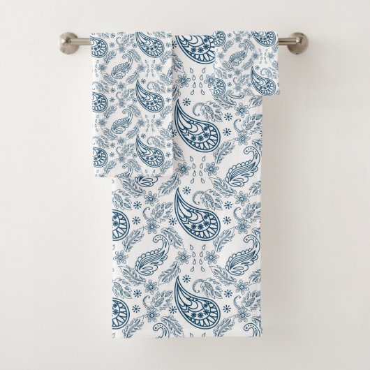 bleu blanc Pays paisley motif Serviette de bain en (En situation)