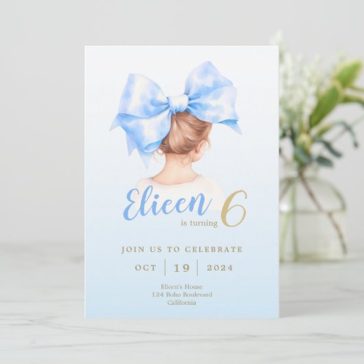 Bleu Bow fille Invitation d'anniversaire (Debout devant)