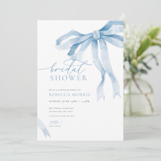 Bleu Bow nuptiale douche Invitation Quelque chose  (Debout devant)