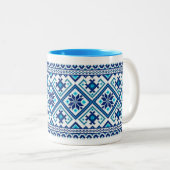 Bleu broderie ukrainienne (vyshyvanka) mug (Devant droit)