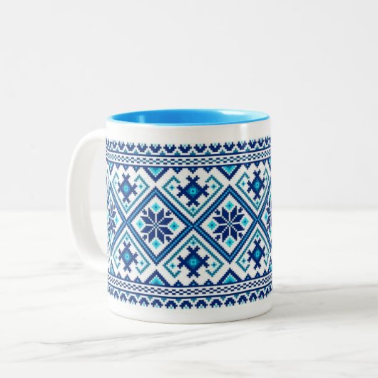 Bleu broderie ukrainienne (vyshyvanka) mug (Devant gauche)