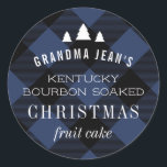 Bleu Buffalo Plaid Christmas Tree Cadeau<br><div class="desc">La touche de finition parfaite pour vos cadeaux de vacances, cet autocollant personnalisé présente des formes d'arbre de Noël blanc au-dessus facile à modifier texte sur un arrière - plan vintage à motif de buffle bleu et noir. De multiples lignes de texte font de cet autocollant l'outil idéal pour étiqueter...</div>