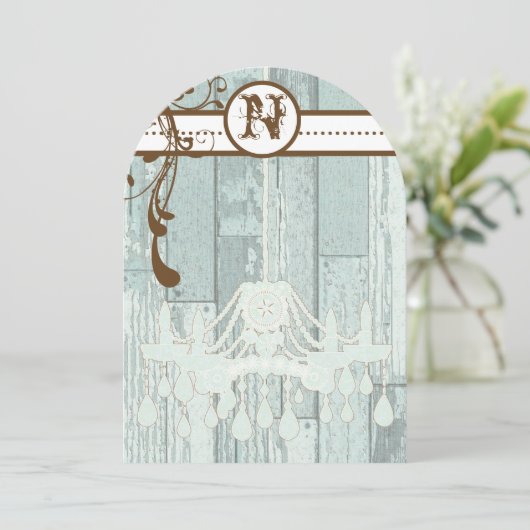 Bleu Chandelier Grange Bois Mariage Invitations (Debout devant)