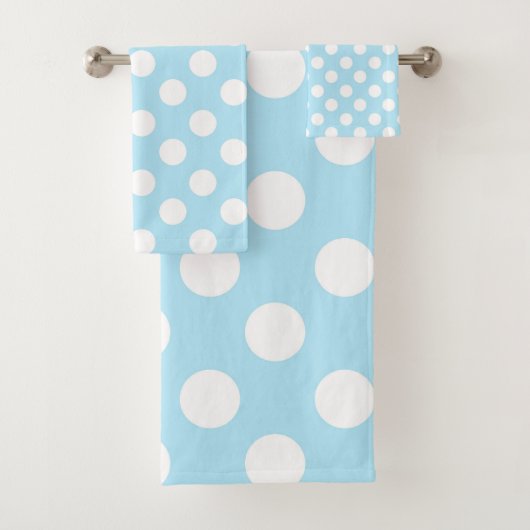 Bleu clair bébé et pois blancs (En situation)