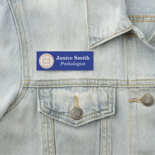 Bleu clair, étiquette de nom de marque avec logo (En situation)