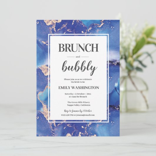 Bleu et or Brunch & Bubbly Invitation (Debout devant)