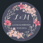 Bleu et rose fleuri Wreath Wedding Favor Sticker<br><div class="desc">Vintage et rustique mariage à couronne florale merci sticker. Décoré avec des dessins aquarelles de fleurs, feuilles et baies. Monogramme autocollant pour les sceaux de mariage ou d'enveloppe faire-part de mariage. Customiser le libellé pour toute occasion spéciale. Bonsoir de printemps, étiquette de douche nuptiale, fête d'anniversaire, dîner fiançailles, baby shower...</div>