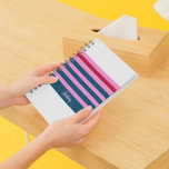Bleu et rose rouge Motif Personnalisé<br><div class="desc">Ajoutez une touche élégante à votre espace de travail grâce au Motif de bureau personnalisé Blue and Pink Stripes. Avec un mélange chic de rayures bleu cool et rose doux, ce tapis offre une surface lisse pour votre clavier et votre souris tout en rehaussant votre bureau avec un design moderne....</div>