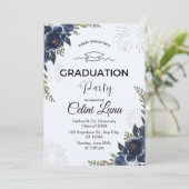 Bleu Floral Graduation Party Invitation (Debout devant)