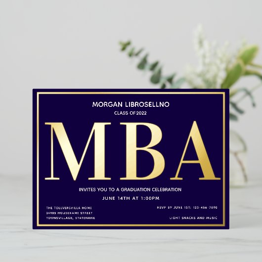 Bleu Gold MBA Graduation Foil Invitation (Debout devant)