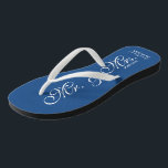 Bleu M. et Mme mariage tongs pour les jeunes marié<br><div class="desc">Navy Blue Mr et mme beach tongs de mariage pour mariée et mariée / Just Married couple. Ajoutez votre date de mariage. Nom personnalisé élégant flipflops pour les jeunes mariés et leur entourage. Faites vos propres sandales personnalisées pour mariée d'équipe, femme de ménage, femme d'honneur, fille de fleurs, mère de...</div>