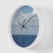 Bleu Océan et nuages fluides Horloge murale (Angle)