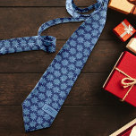 Bleu Poinsettia Initiales Classique Whimsy Noël<br><div class="desc">Ce design simple et minimal présente mes poinsettia bleu pâle dessinés à la main sur un arrière - plan bleu foncé pour une ambiance classique qui évoque la nostalgie du passé de Noël tandis que les éléments illustrés à la main lui donnent une touche de fantaisie. Art original de Malissa...</div>