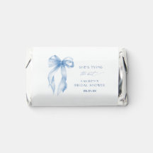 Bleu Poussiéreux Elle Attache Le Nœud Papillon Cad