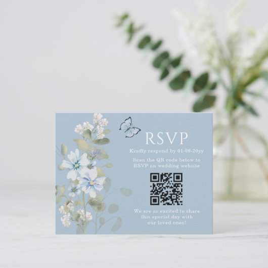 Bleu romantique Floral RSVP QR Code Mariage photo (Debout devant)