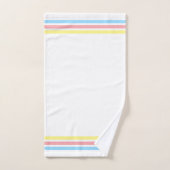 Bleu rouge jaune rayé sur le kit de toilette blanc (Serviette à main)