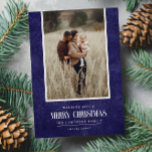 Bleu rustique violet hiver Noël photo unique<br><div class="desc">Ce design de vacances simple et rustique présente votre meilleure photo de portrait sur une texture de papier rustique en couleur violet bleu et le mot "Joyeux Noël" dans le texte vintage du script. Parfait pour les cartes de voeux de style ferme. Ajoutez facilement votre meilleure photo, vos noms de...</div>